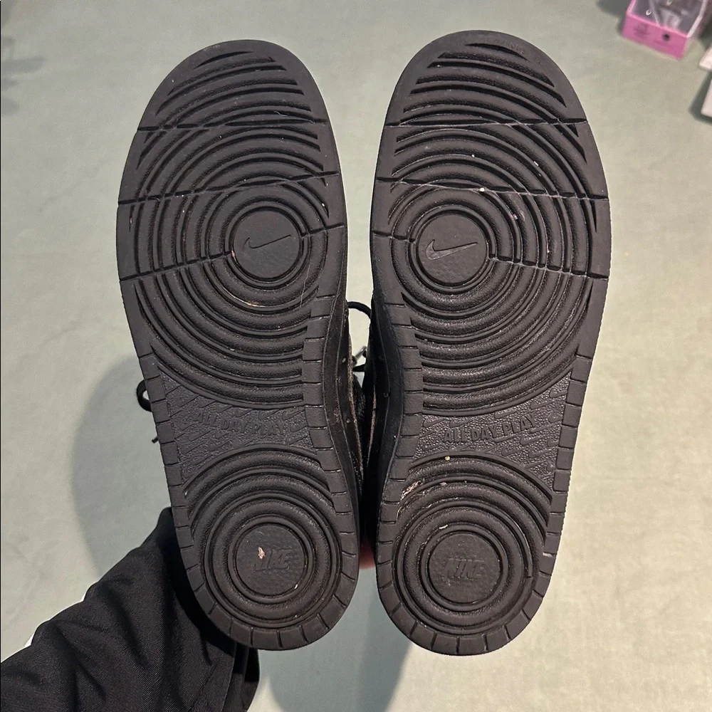 Nike Kids Black Sneakers with Lace-Up Closure Size 6Y